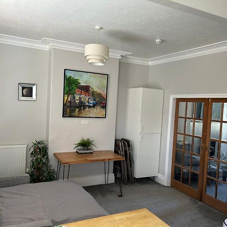 1 Bedroom Spacious Apartment Lytham St Annes Eksteriør billede