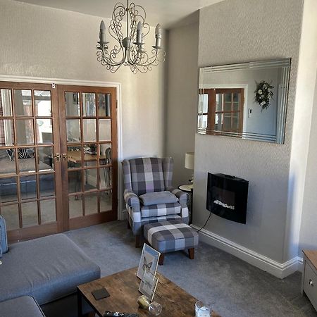 1 Bedroom Spacious Apartment Lytham St Annes Eksteriør billede