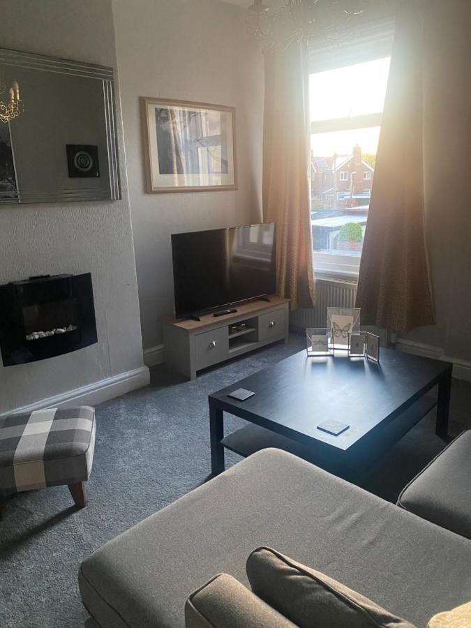 1 Bedroom Spacious Apartment Lytham St Annes Eksteriør billede