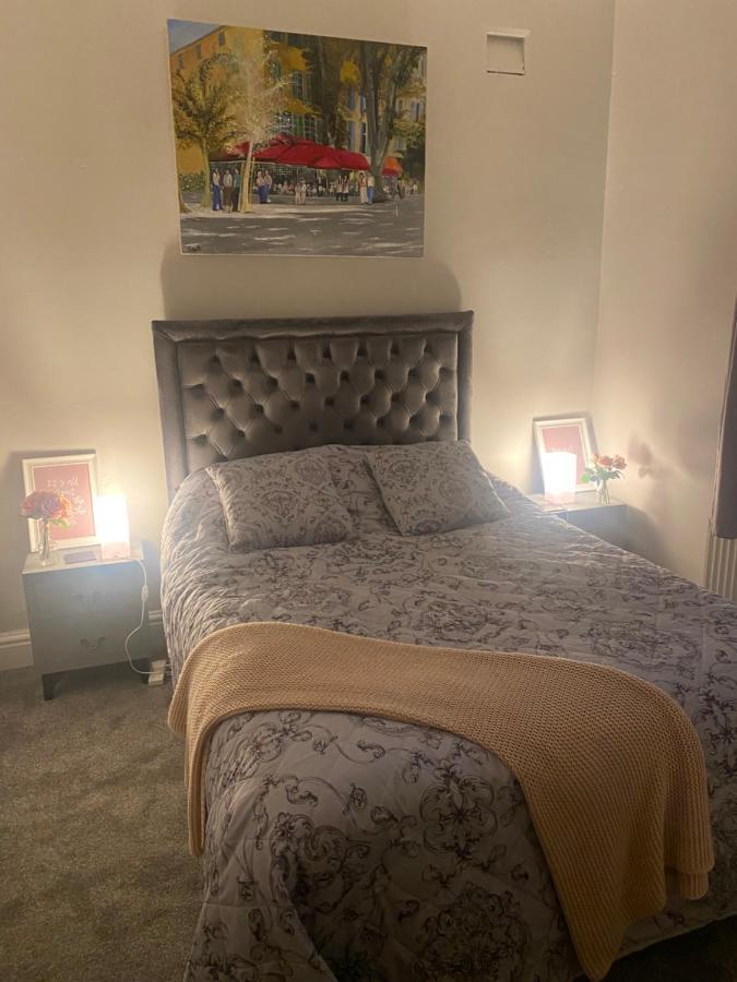1 Bedroom Spacious Apartment Lytham St Annes Eksteriør billede