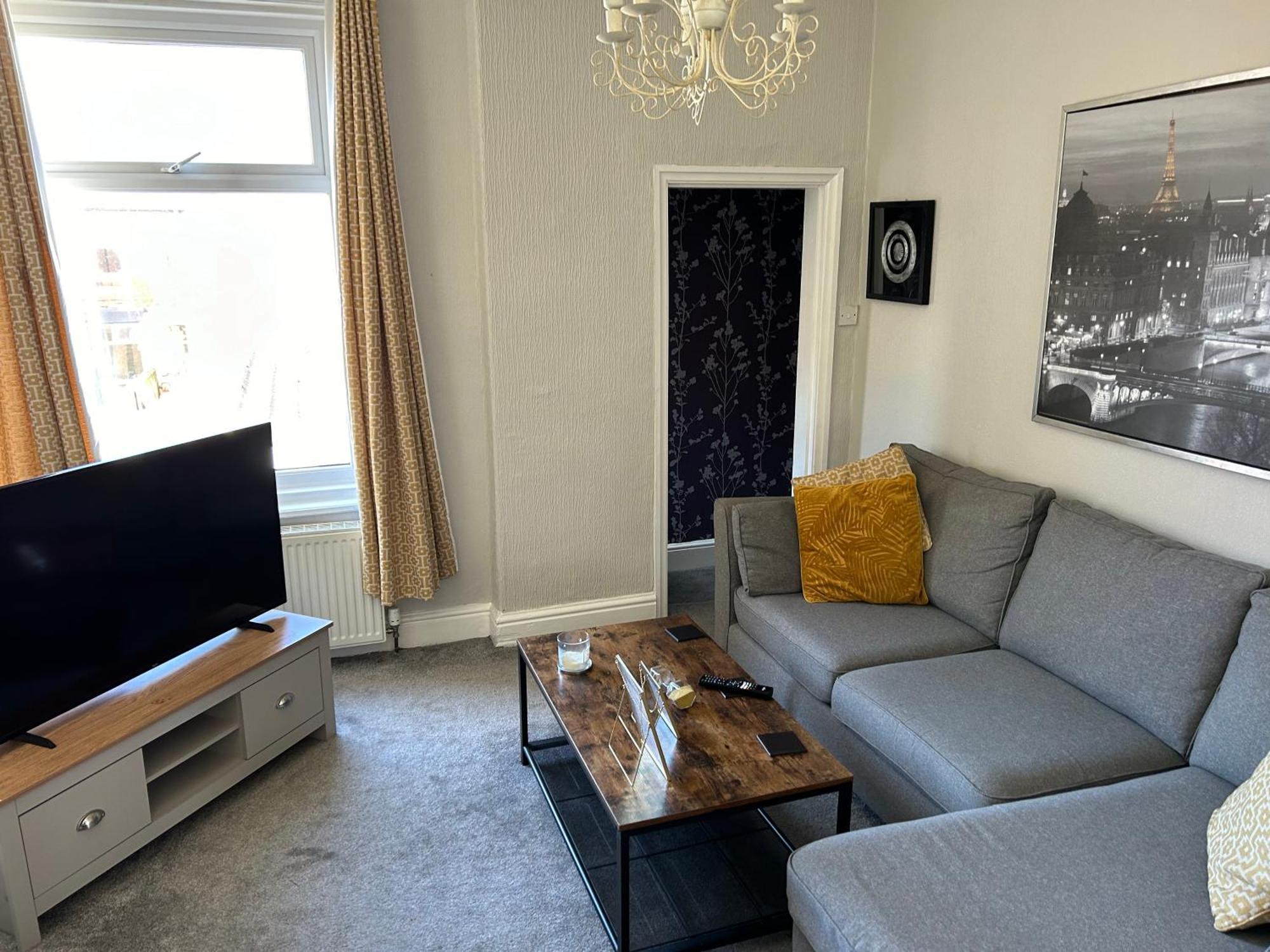 1 Bedroom Spacious Apartment Lytham St Annes Eksteriør billede